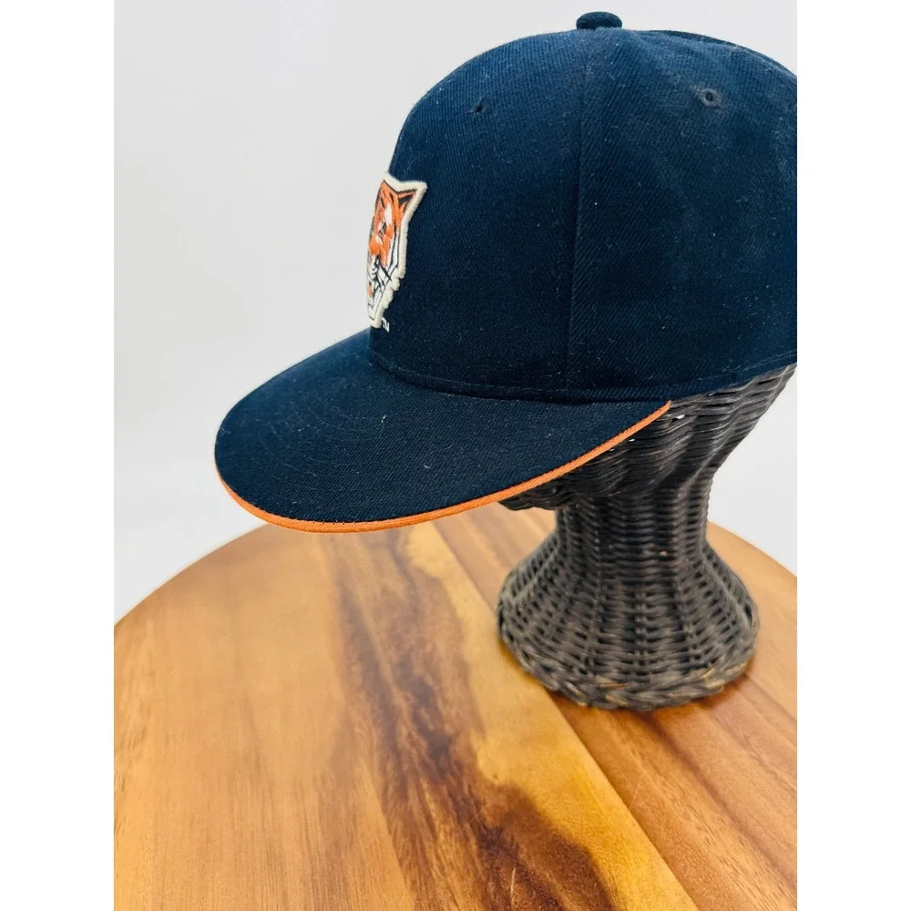 Buffalo‎ State University Bengals Hat Cap Mens OSFM Navy Blue Tiger Flat Bill